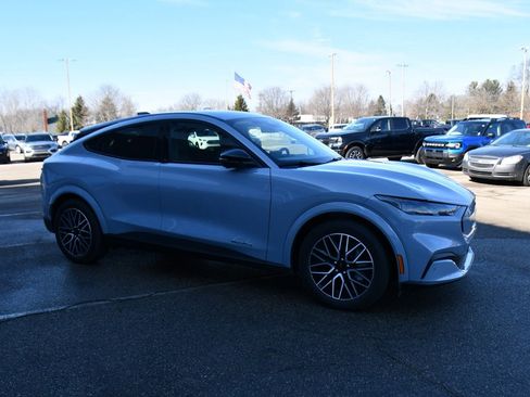 Used 2025 Ford Mustang Mach-E Premium image 8