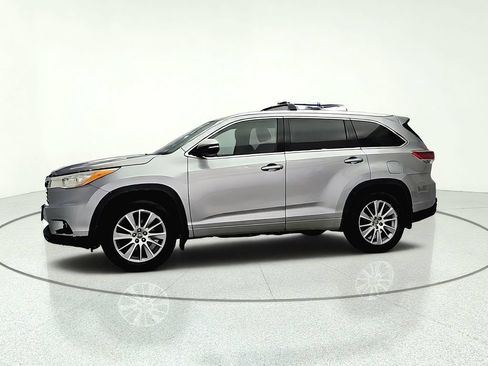 Used 2016 Toyota Highlander XLE AWD/4WD image 4