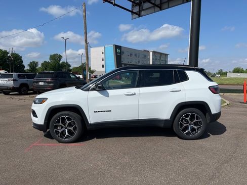 Used 2025 Jeep Compass Limited AWD/4WD image 4