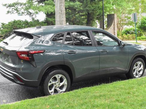 Used 2026 Chevrolet Trax LS w/ LS Convenience Package FWD image 7