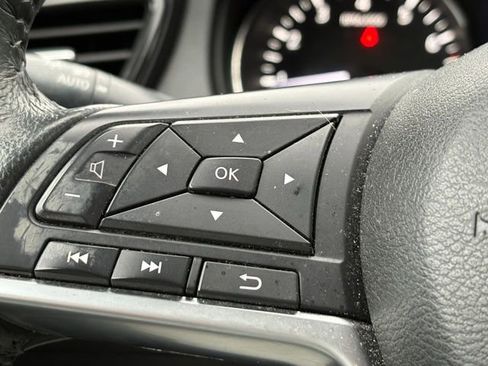 Used 2018 Nissan Rogue SV image 20