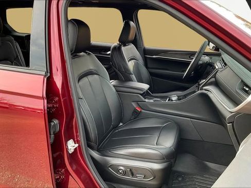 Used 2025 Jeep Grand Cherokee L Limited w/ Luxury Tech Group II image 21