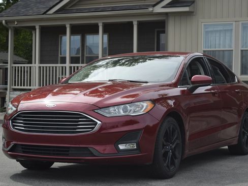 Used 2019 Ford Fusion SE w/ Equipment Group 151A FWD image 1