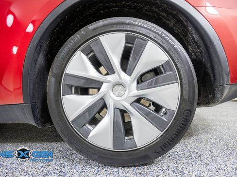 Used 2023 Tesla Model Y Long Range AWD/4WD image 43