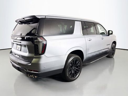 New 2025 Chevrolet Suburban Premier image 7