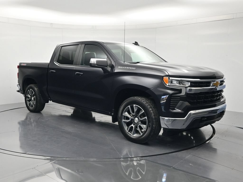 Used 2023 Chevrolet Silverado 1500 LT w/ Convenience Package II AWD/4WD image 3