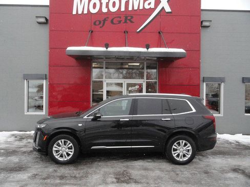Used 2024 Cadillac XT6 Luxury image 2