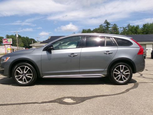 Used 2018 Volvo V60 T5 Cross Country AWD/4WD image 28