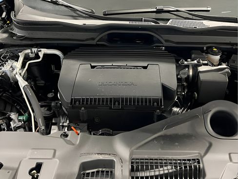 Used 2025 Honda Pilot Touring image 15