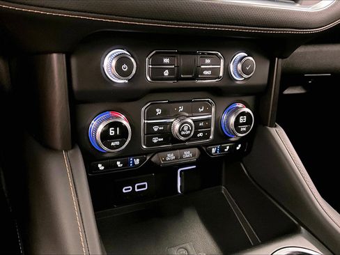 Used 2024 GMC Yukon XL AT4 AWD/4WD image 31