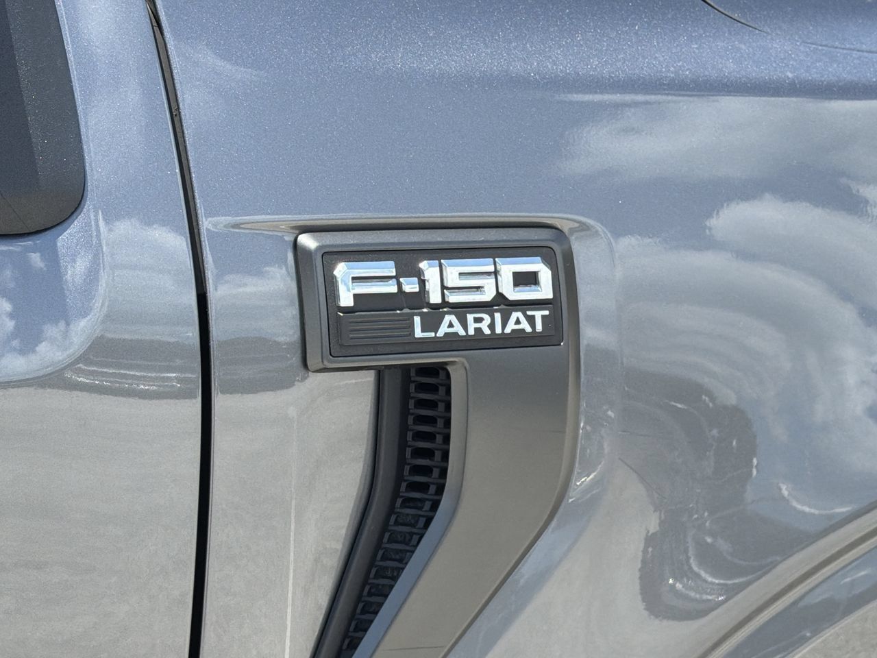 Used 2023 Ford F150 Lariat AWD/4WD image 9