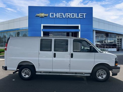 Certified 2025 GMC Savana 2500 w/ Driver Convenience Package RWD image 5