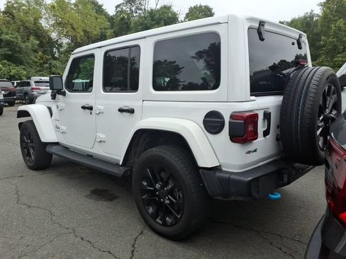 Used 2024 Jeep Wrangler Unlimited Sahara w/ Technology Group AWD/4WD image 3