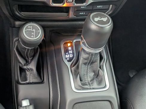 Used 2024 Jeep Wrangler Unlimited Sahara w/ Technology Group AWD/4WD image 22