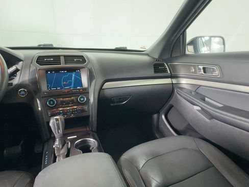 Used 2018 Ford Explorer XLT w/ Equipment Group 202A image 28