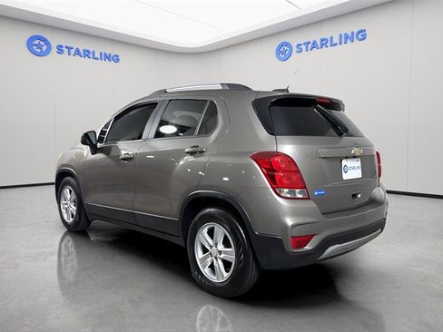 Used 2021 Chevrolet Trax LT w/ LT Convenience Package image 5