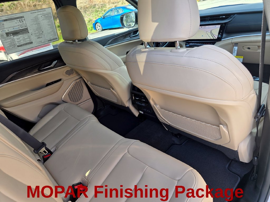 New 2026 Jeep Grand Cherokee Limited w/ Trailer Tow Package AWD/4WD image 23