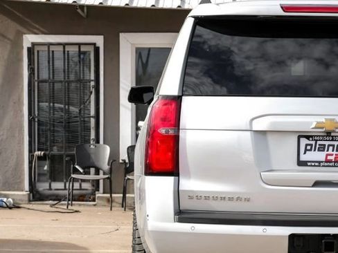 Used 2019 Chevrolet Suburban LT image 59