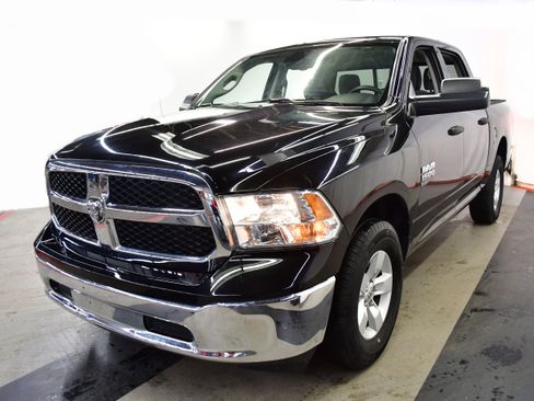 Used 2023 RAM 1500 Classic SLT w/ Trailer & Traction Group image 4