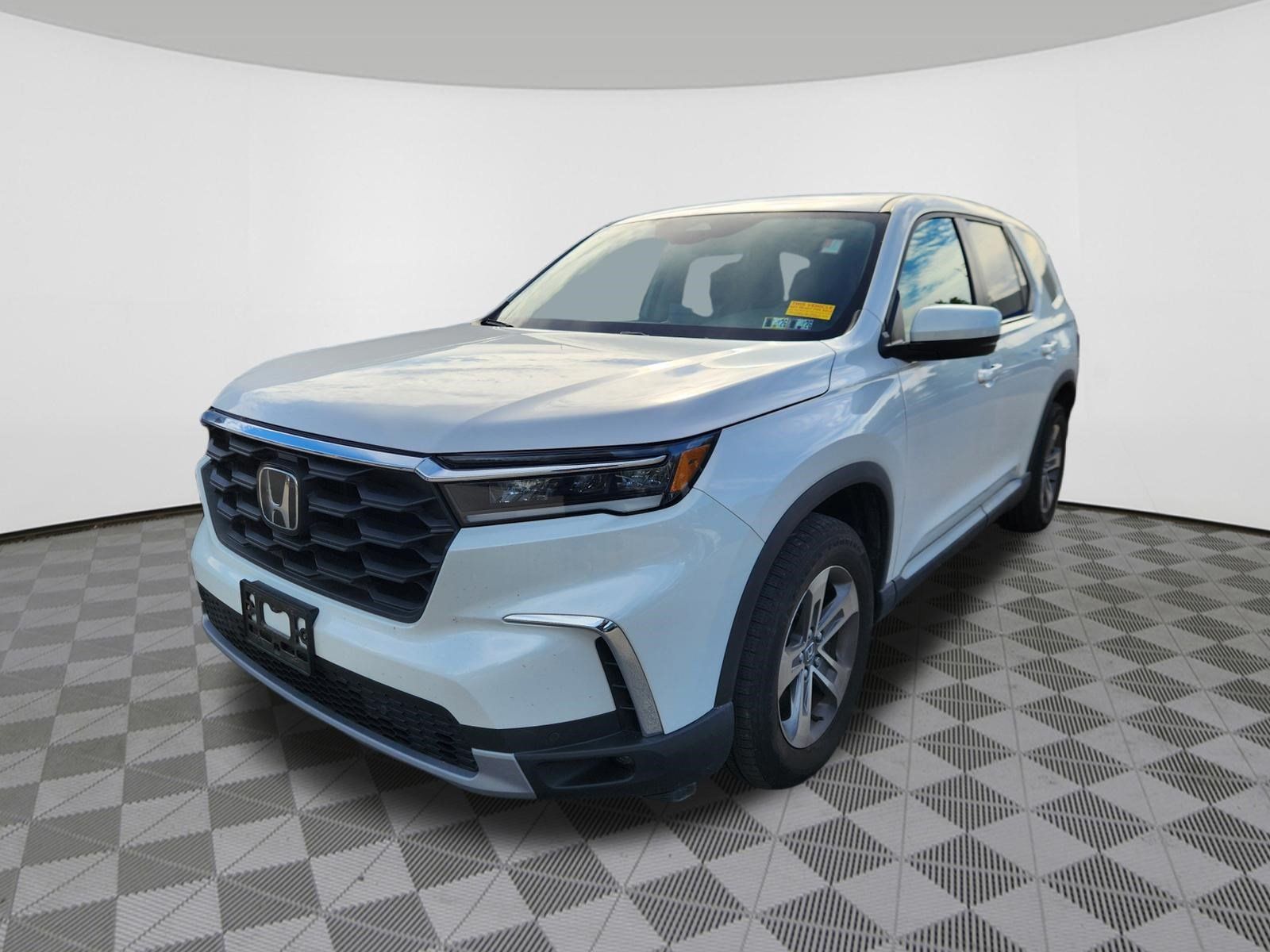 Used 2025 Honda Pilot EX-L image 2