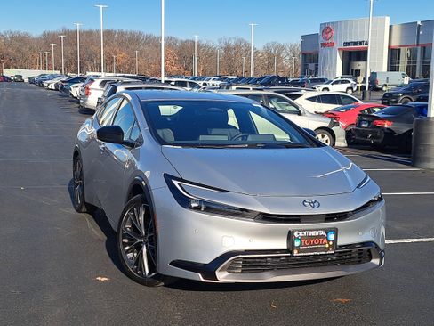 New 2026 Toyota Prius XLE image 2