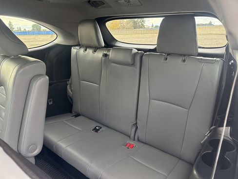 Used 2024 Toyota Highlander XLE image 14