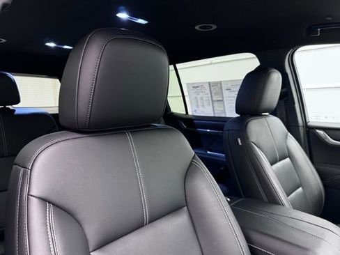 Used 2024 GMC Acadia Elevation image 21