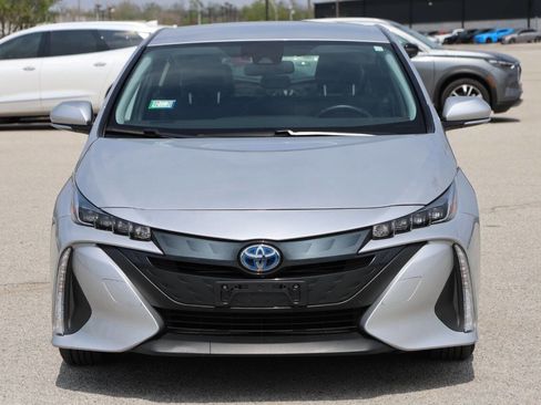 Used 2022 Toyota Prius Prime XLE image 2