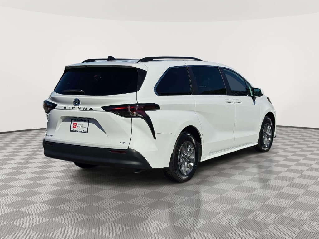 Used 2025 Toyota Sienna LE w/ LE Plus Package AWD/4WD image 7