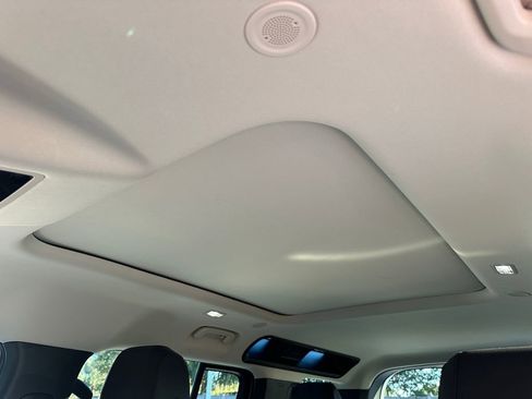 Used 2023 Land Rover Defender 110 S image 21