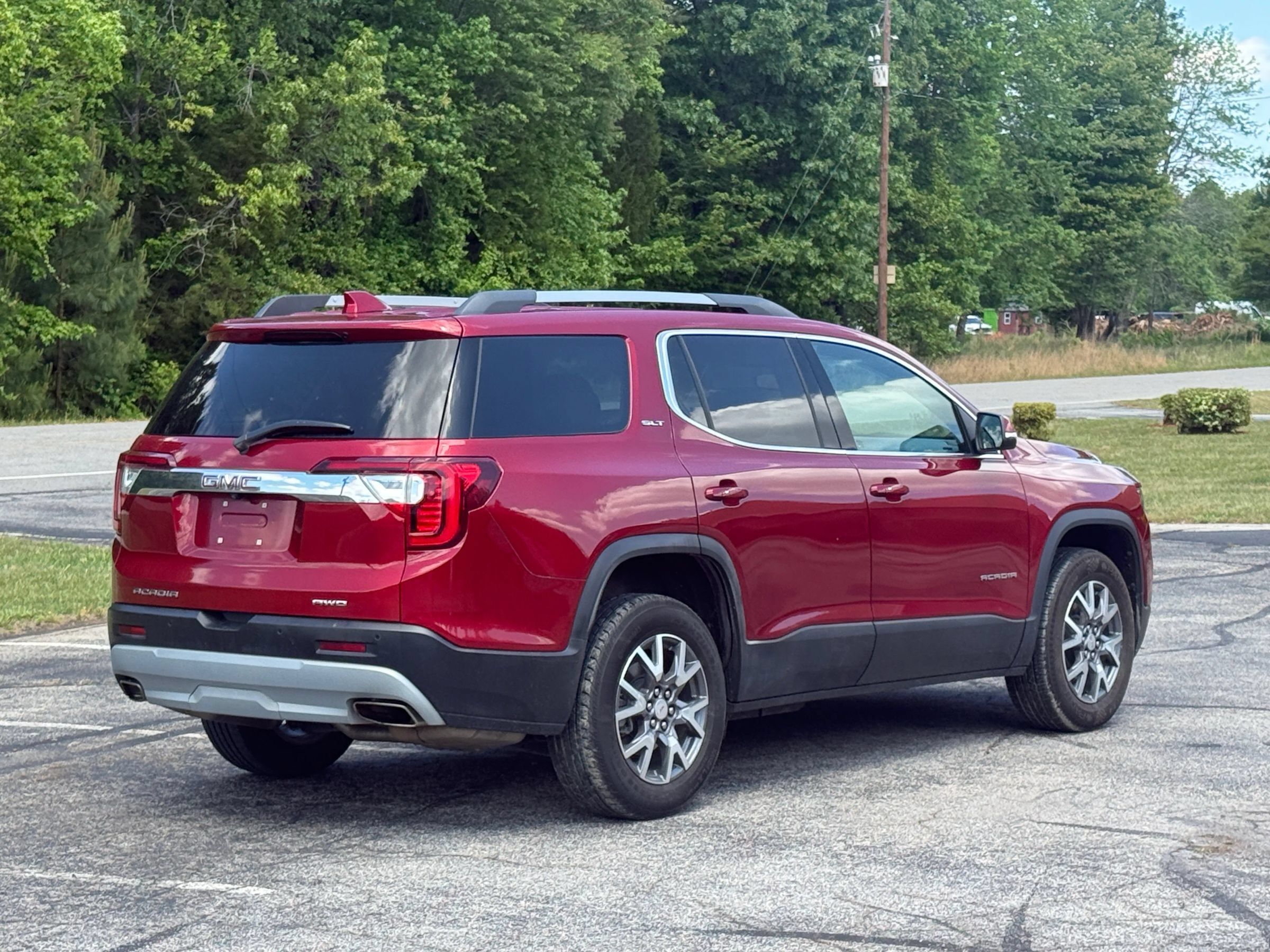 Used 2023 GMC Acadia SLT AWD/4WD image 4