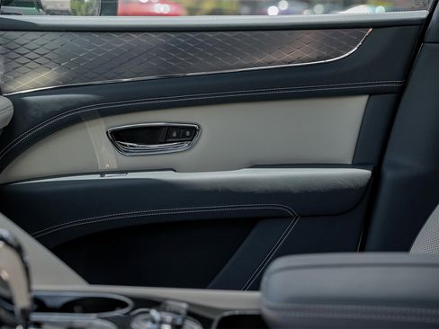 New 2025 Bentley Bentayga image 20