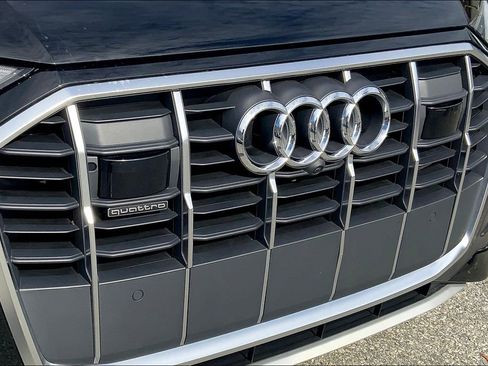 Used 2023 Audi Q7 3.0T Prestige image 32