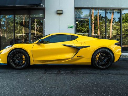 Used 2025 Chevrolet Corvette Z06 RWD image 8