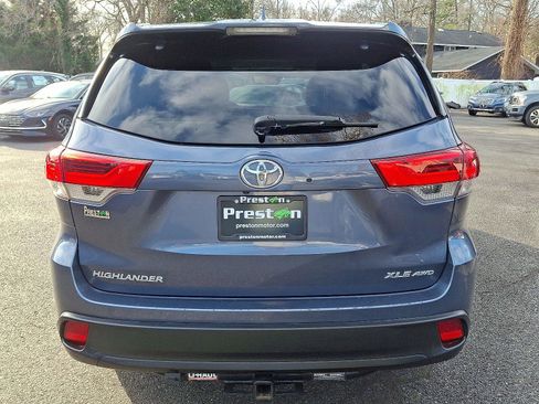 Used 2019 Toyota Highlander XLE w/ Carpet Mat Package (TMS) image 5