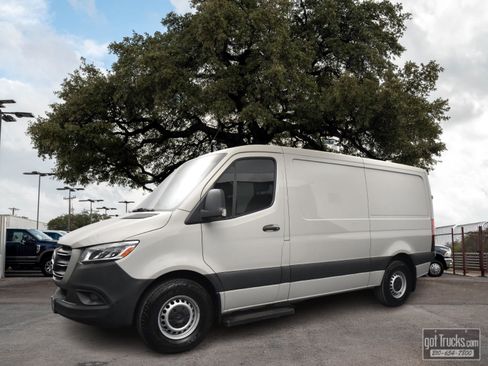 Used 2022 Mercedes-Benz Sprinter 2500 image 1