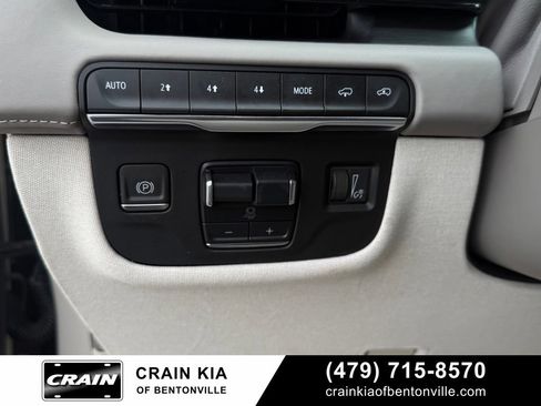 Used 2024 Cadillac Escalade ESV Sport Platinum w/ Heavy-Duty Trailer Package AWD/4WD image 12