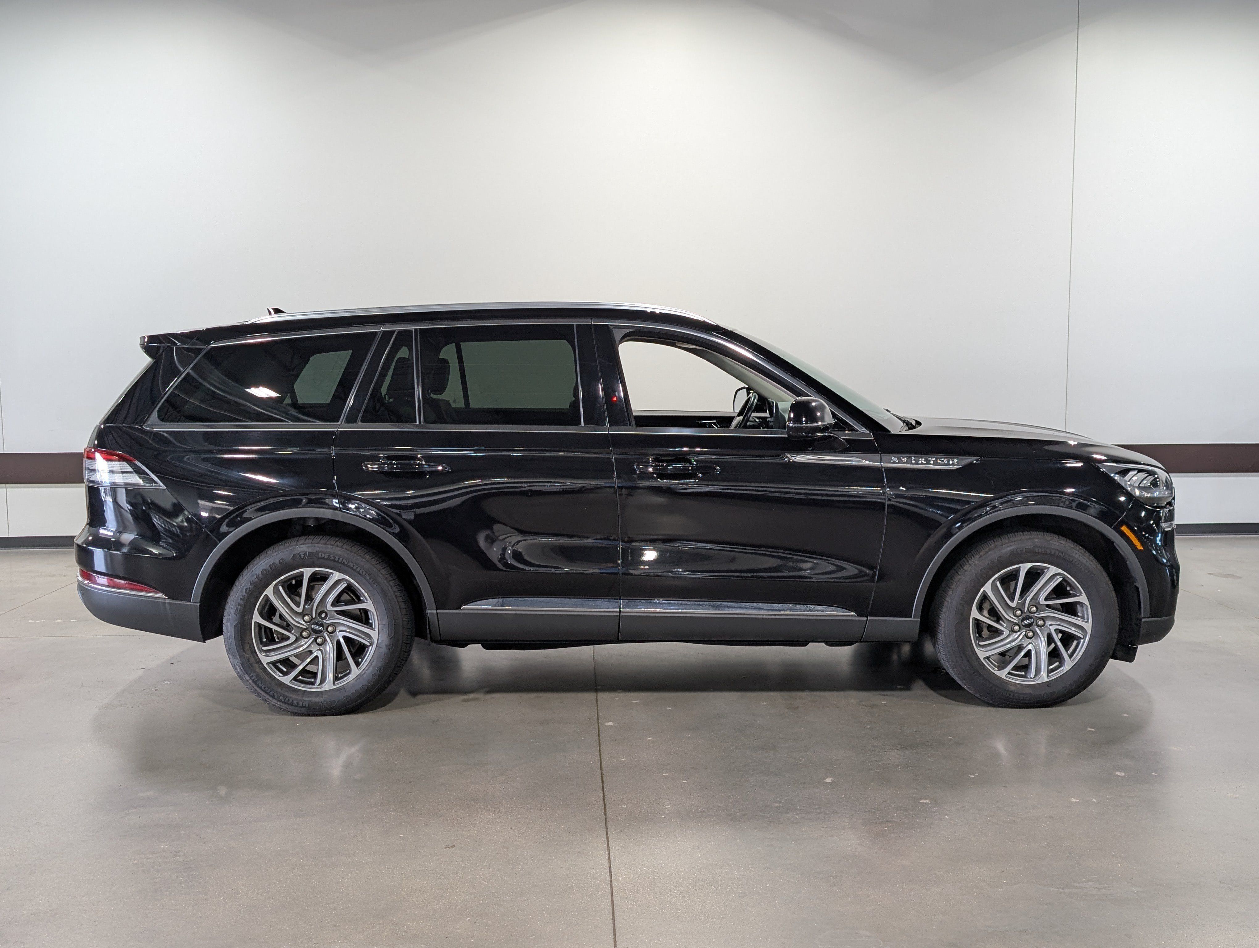 Used 2020 Lincoln Aviator AWD image 2
