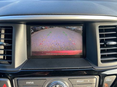 Used 2013 Nissan Pathfinder SV image 28