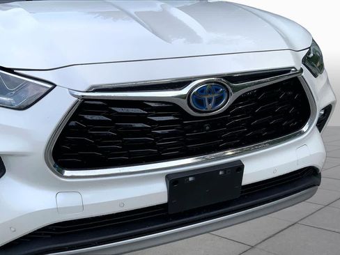 Used 2021 Toyota Highlander Platinum AWD/4WD image 32