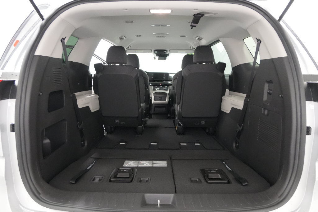 Used 2022 Kia Carnival LX FWD image 22