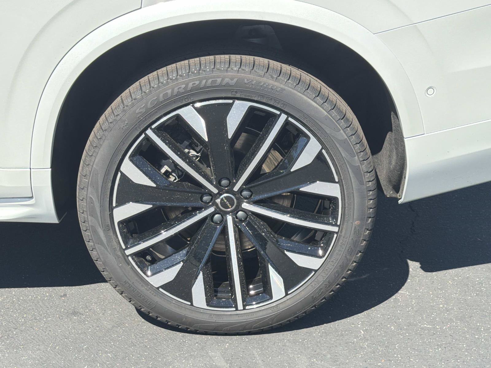 New 2027 Volvo XC90 B6 Plus AWD/4WD image 24