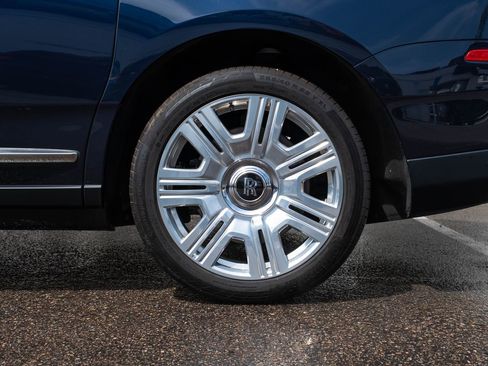 Used 2019 Rolls-Royce Cullinan image 12