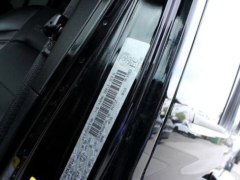 Used 2019 Jeep Wrangler Unlimited Sahara w/ Dual Top Group image 8