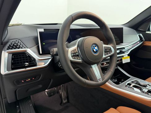 New 2026 BMW X5 xDrive50e w/ M Sport Package AWD/4WD image 4
