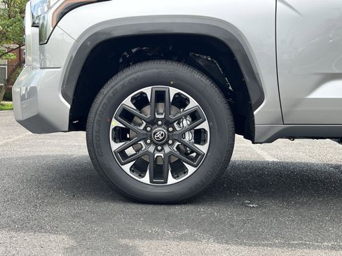 Used 2025 Toyota Tundra Limited AWD/4WD image 16