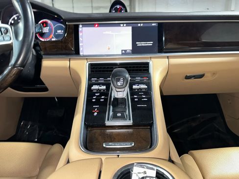 Used 2018 Porsche Panamera 4 image 18