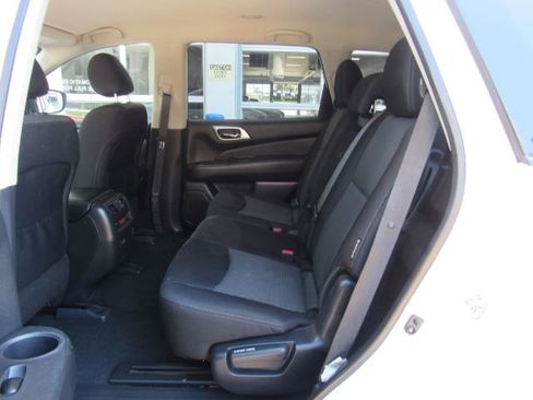 Used 2020 Nissan Pathfinder SV image 16