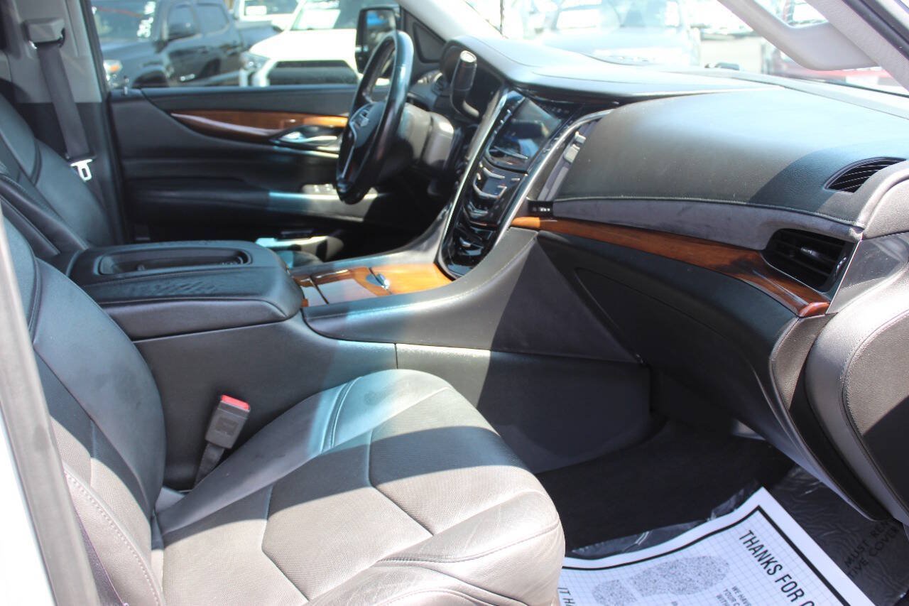 Used 2017 Cadillac Escalade Luxury AWD/4WD image 9