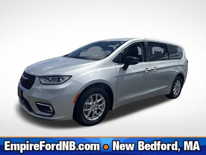 Used 2024 Chrysler Pacifica Touring-L